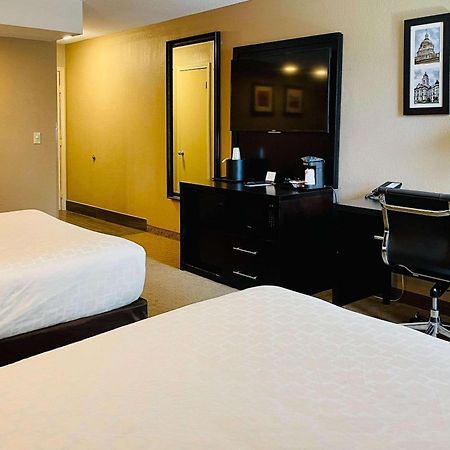 Clarion Inn & Suites Evansville Esterno foto