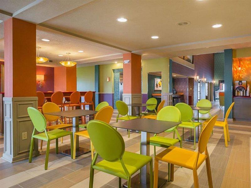 Clarion Inn & Suites Evansville Esterno foto