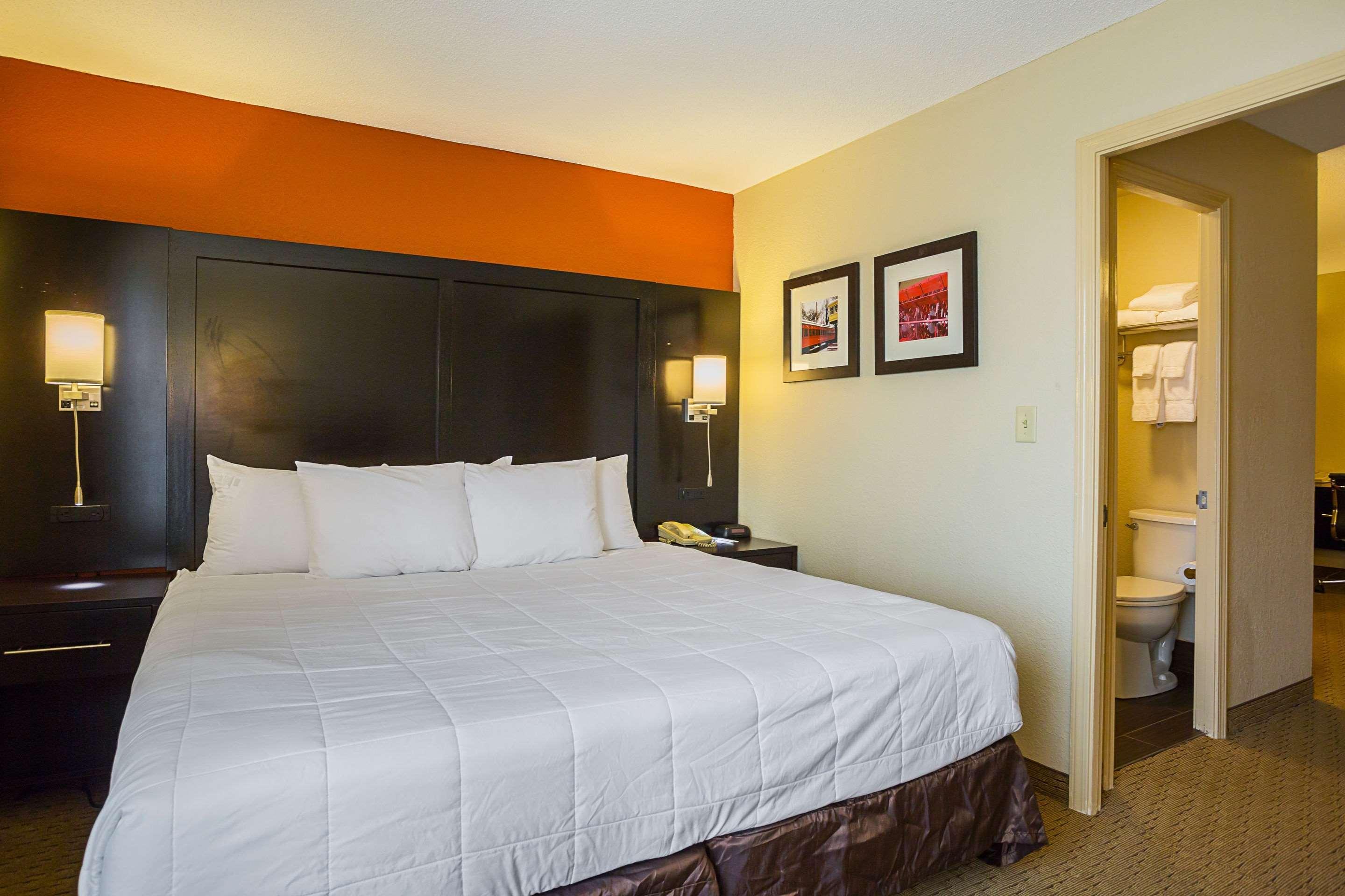 Clarion Inn & Suites Evansville Esterno foto