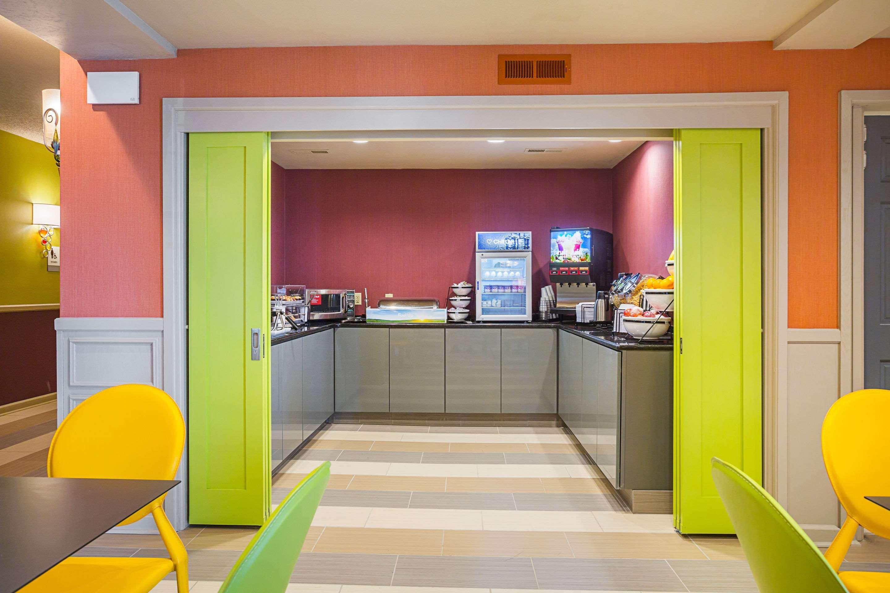 Clarion Inn & Suites Evansville Esterno foto