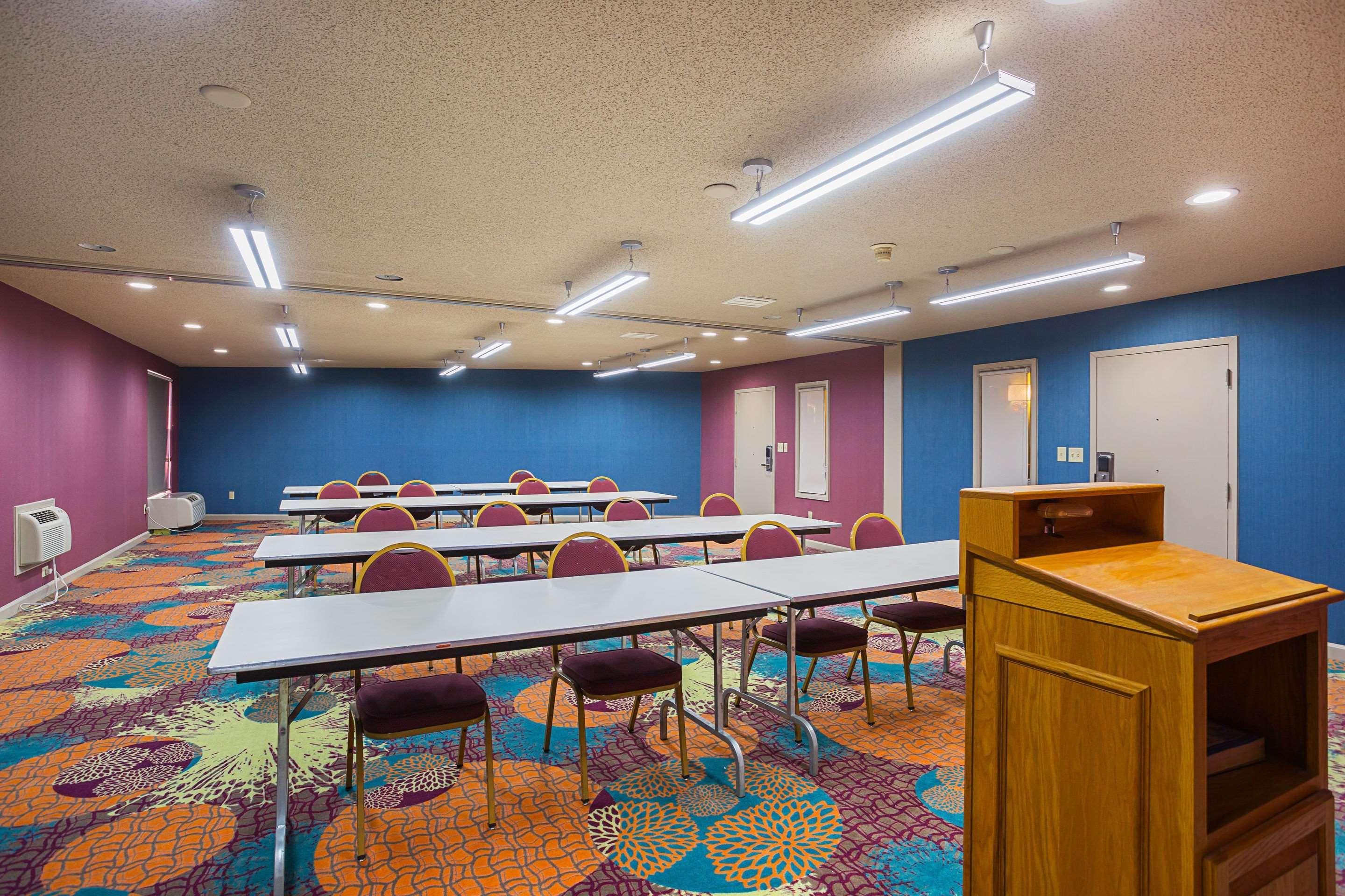 Clarion Inn & Suites Evansville Esterno foto