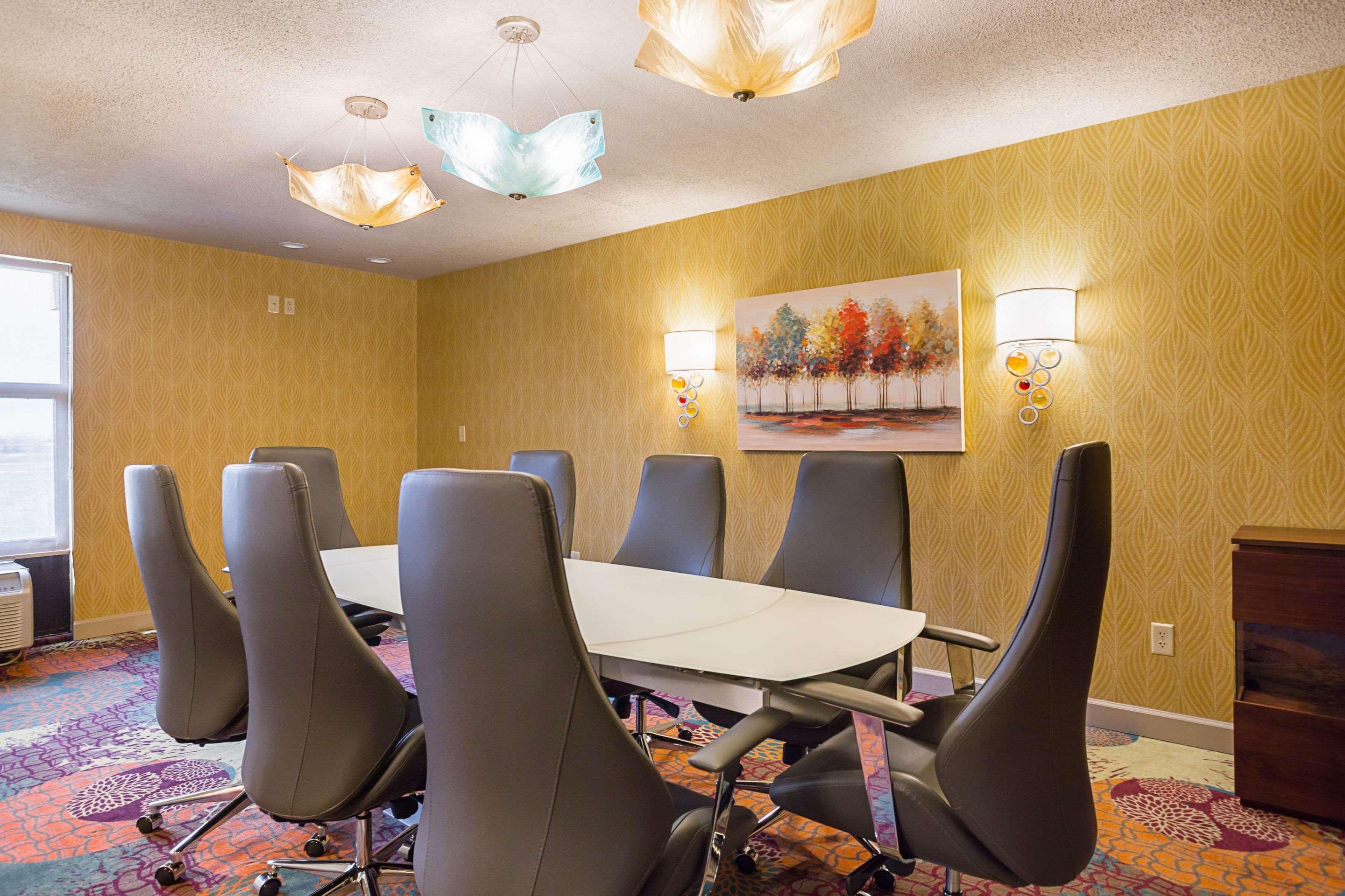 Clarion Inn & Suites Evansville Esterno foto