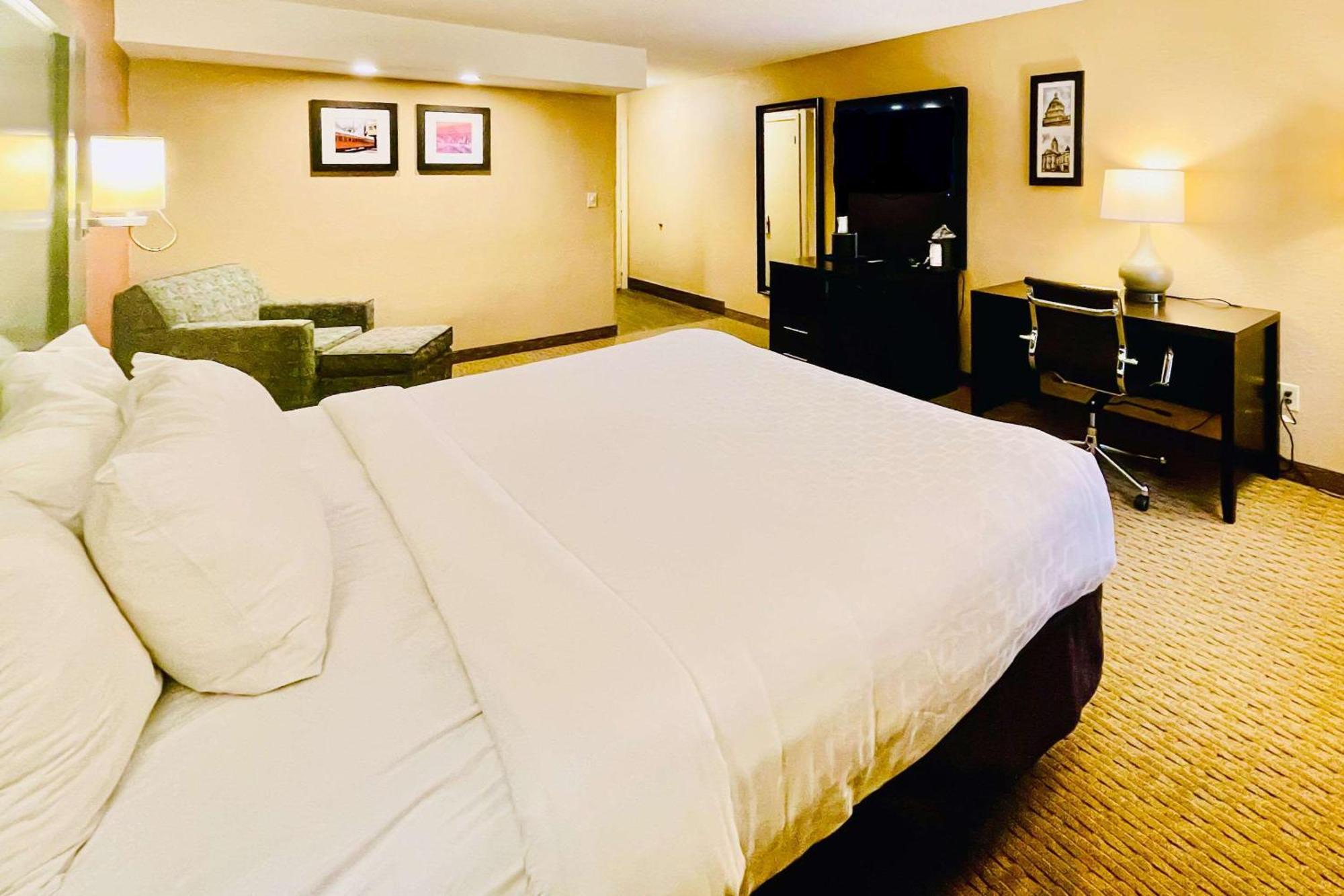 Clarion Inn & Suites Evansville Esterno foto