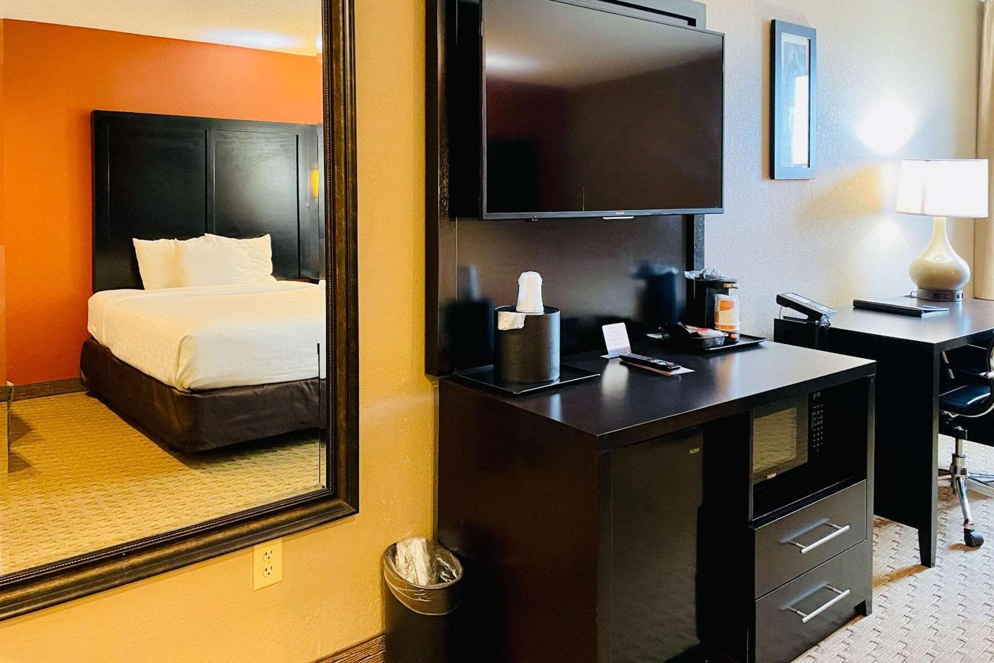 Clarion Inn & Suites Evansville Esterno foto