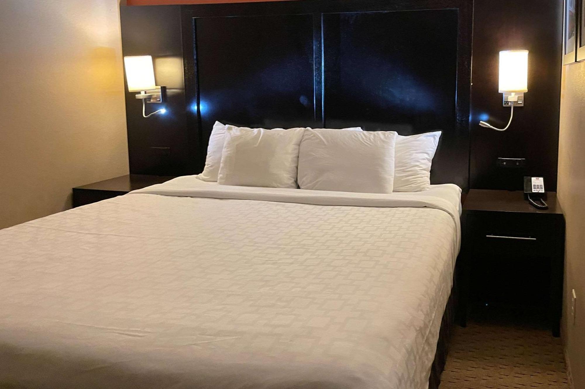Clarion Inn & Suites Evansville Esterno foto