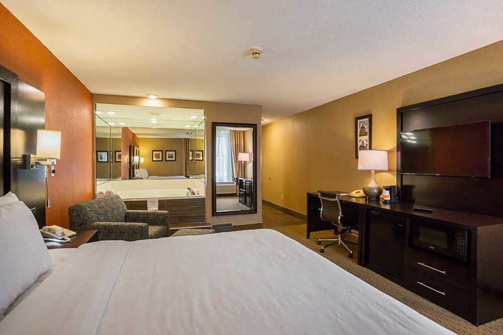 Clarion Inn & Suites Evansville Esterno foto